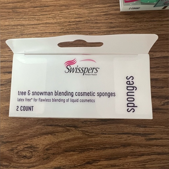 2 x 🌲tree & snowman ⛄️ blending cosmetic sponges - Picture 3 of 3